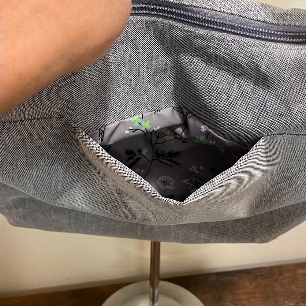 Vera Bradley Light Gray Crossbody Bag - Picture 5 of 11